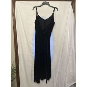 Who‎ What Wear Black Velvet Wrap Dress Women’s Size Medium Cocktail Holiday